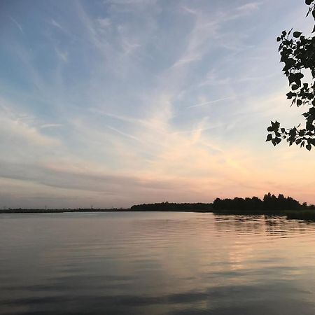 מוניקנדאם Over Lake מראה חיצוני תמונה