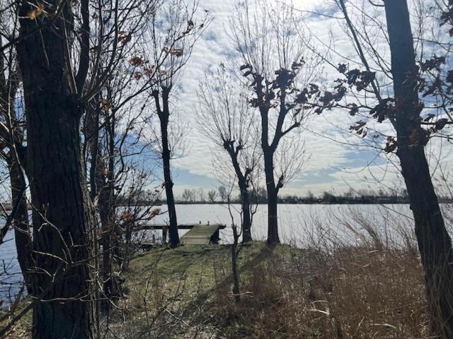 מוניקנדאם Over Lake מראה חיצוני תמונה